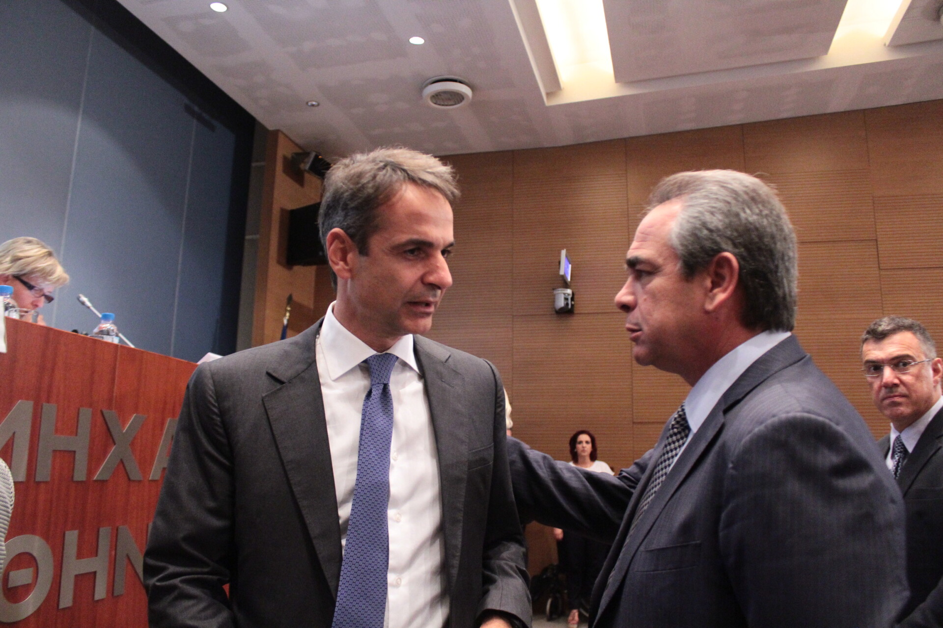 Ο πολιτικός κόσμος αποχαιρετά τον Κωνσταντίνο Μίχαλο