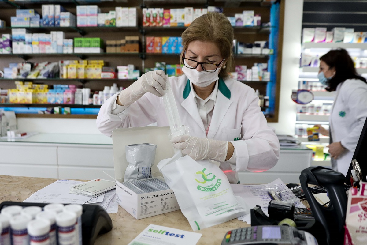 Υποχρεωτικός εμβολιασμός για φαρμακοποιούς ©EUROKINISSI