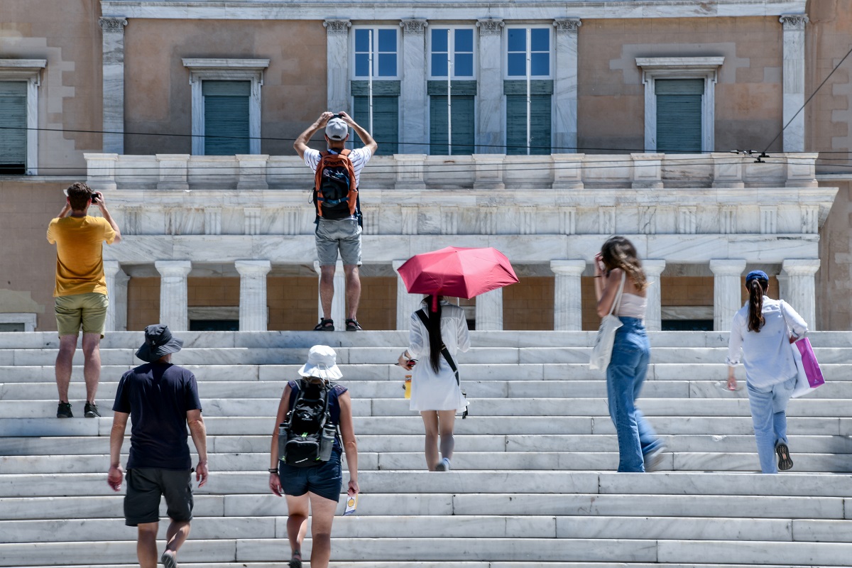 Καιρός: Σταθερά υψηλές θερμοκρασίες – Σε ποιες περιοχές θα βρέξει