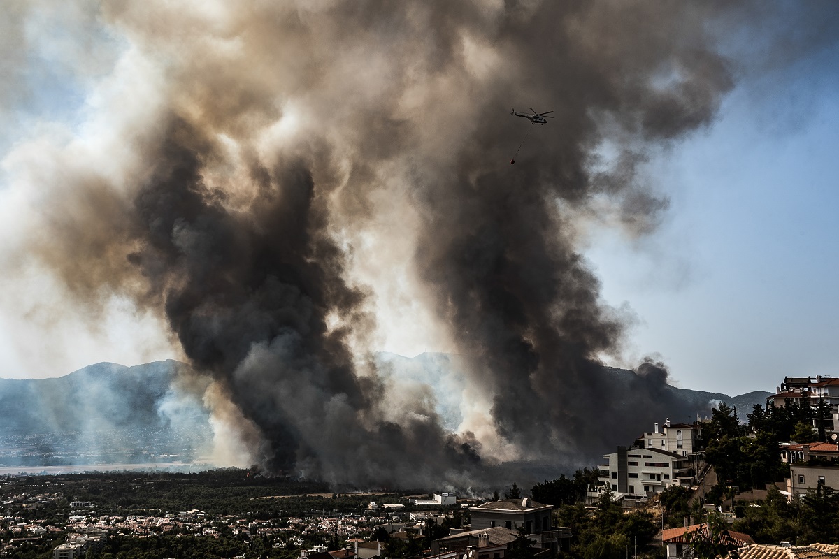 Πυρκαγιά στη Βαρυμπόμπη: Ποιες μάσκες προστατεύουν από τον καπνό