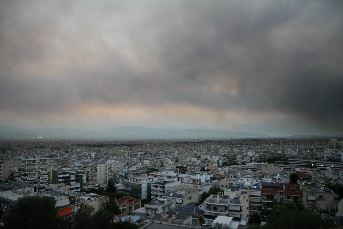 Φωτιά στη Βαρυμπόμπη: Σε υψηλά επίπεδα τα αιωρούμενα σωματίδια