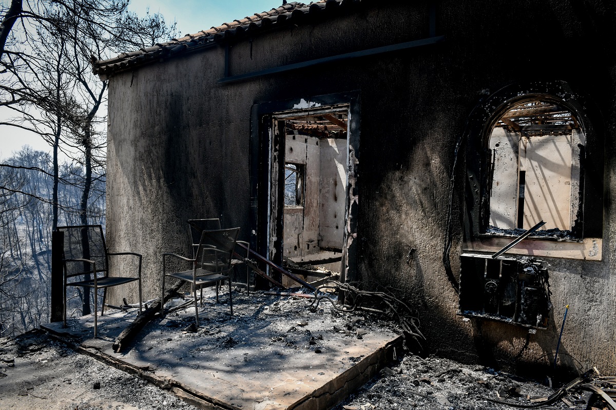 Ξεκινούν οι αιτήσεις για τις πυρόπληκτες επιχειρήσεις ©Eurokinissi