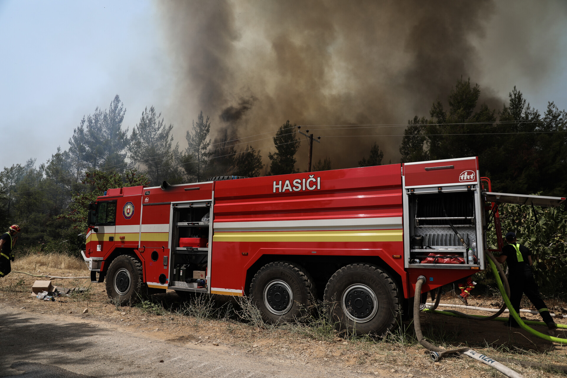 Ανεξέλεγκτο μέτωπο 10 χλμ στη Γορτυνία- Οι τελευταίες εξελίξεις στην Εύβοια