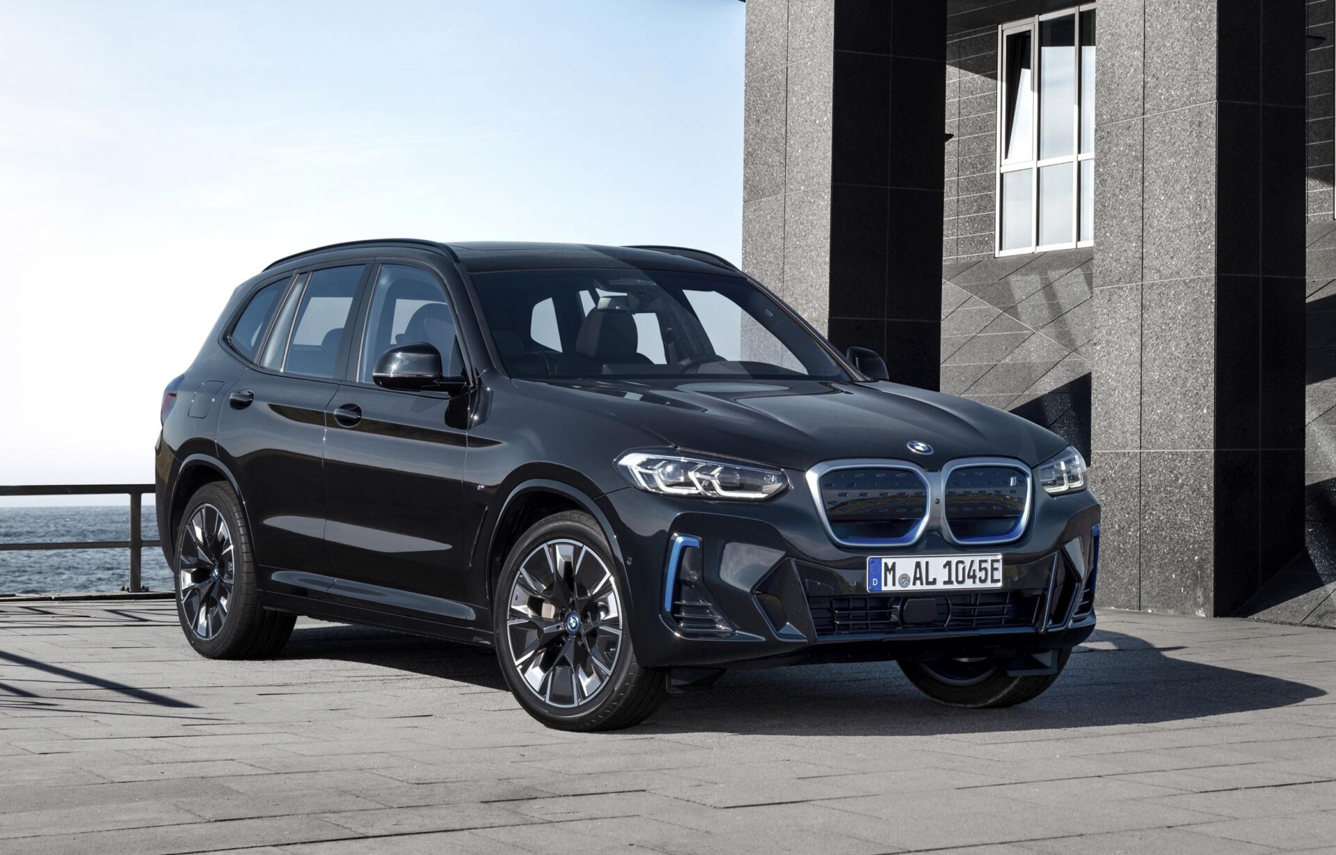 Η BMW προχωρά κιόλας στην ανανέωση της iX3