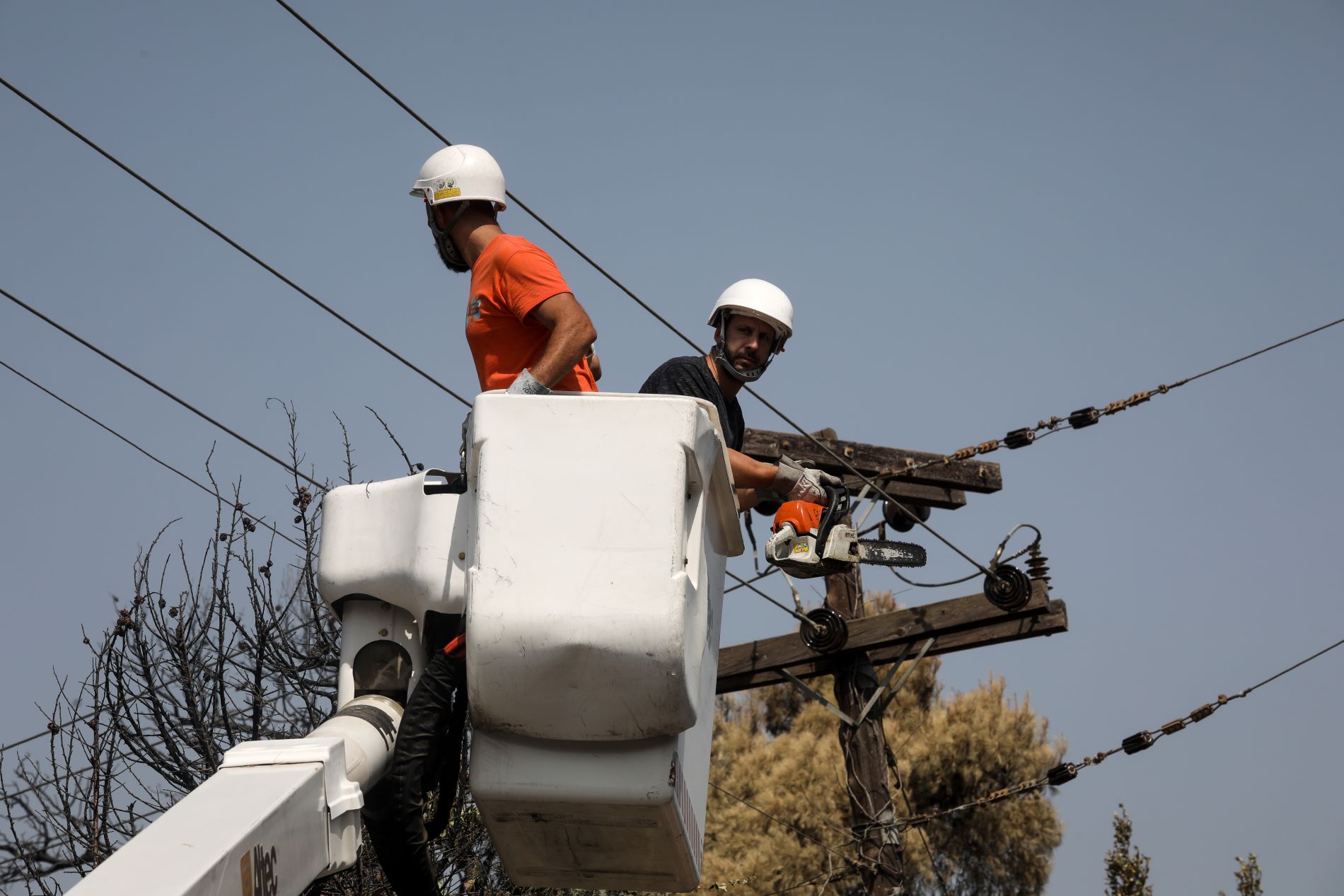 ΔΕΔΔΗΕ: Η πορεία αποκατάστασης των ζημιών από τις πυρκαγιές