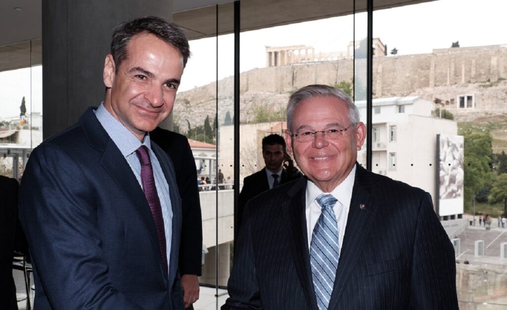 Τι σηματοδοτεί η συνάντηση Μητσοτάκη – Μενέντεζ