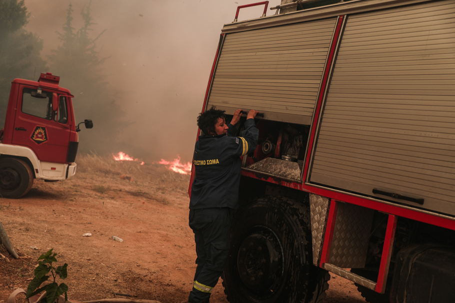 Φωτιά στην Ιπποκράτειο Πολιτεία: Νεκρός εθελοντής