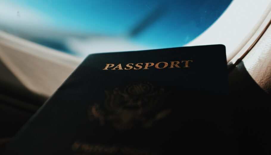 Άμεσα και ατελώς η αντικατάσταση διαβατηρίων και ταυτοτήτων σε πληγέντες ©Unsplash