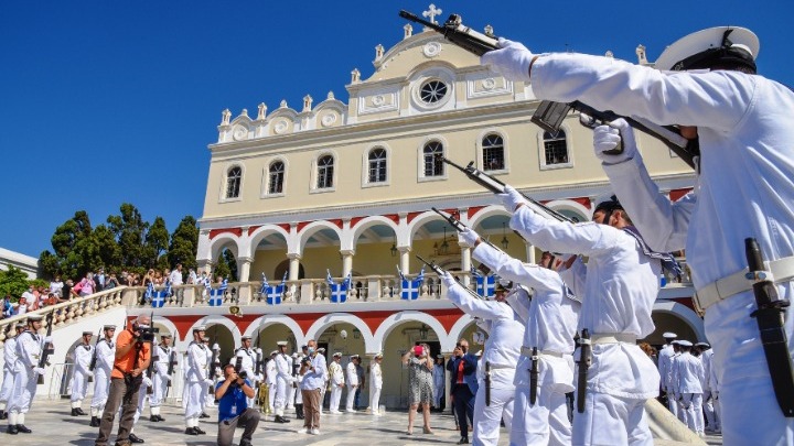 Δεκαπενταύγουστος: Η Ελλάδα γιορτάζει την Κοίμηση της Θεοτόκου