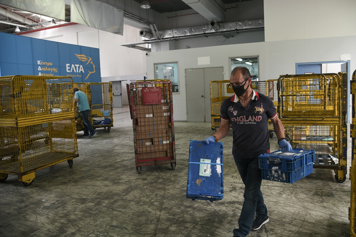 ΕΛΤΑ: Δωρεάν αποστολή ειδών πρώτης ανάγκης σε πυρόπληκτους