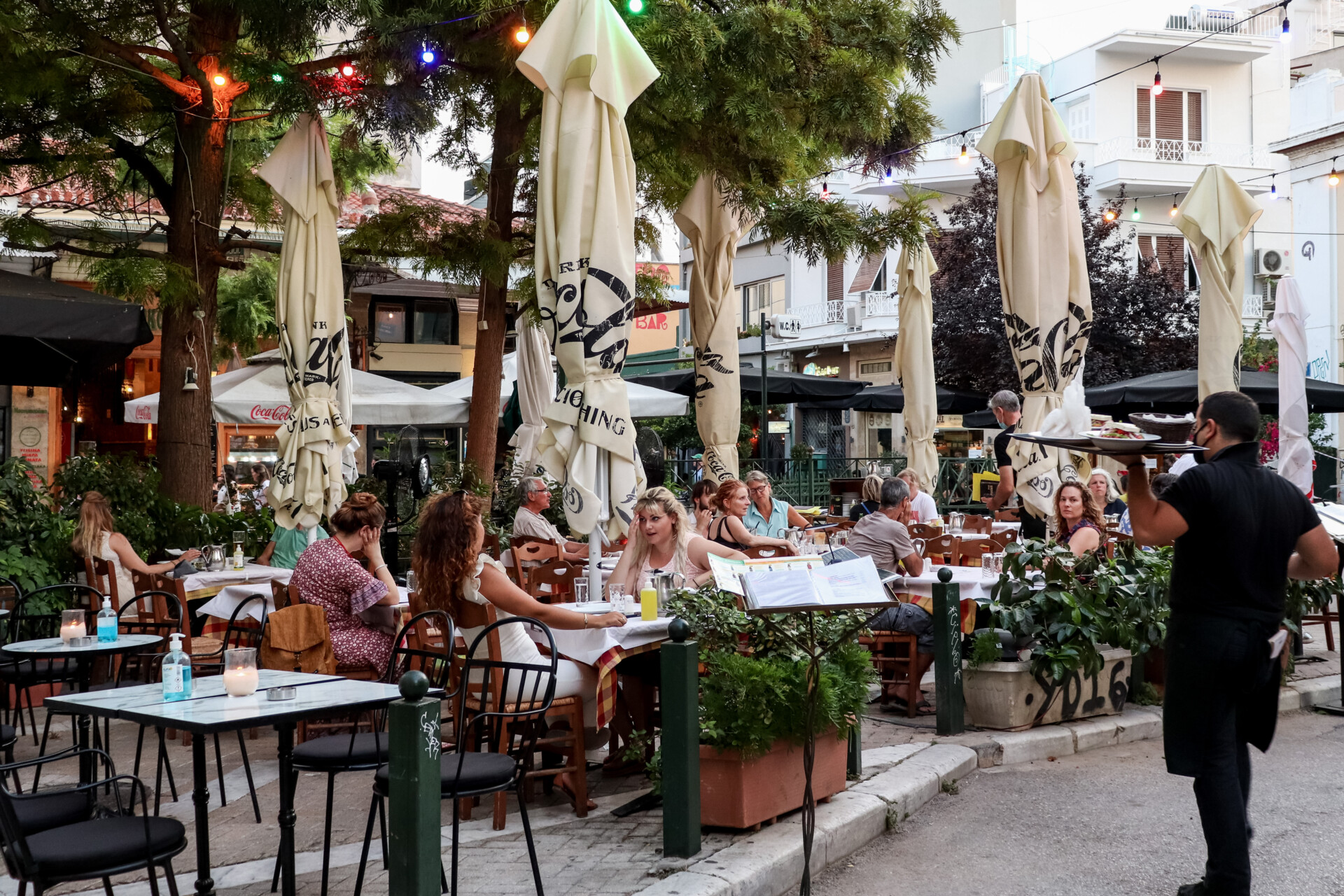 ΕΛΣΤΑΤ: Αυξημένος τζίρος σε εστίαση και καταλύματα τον Οκτώβριο