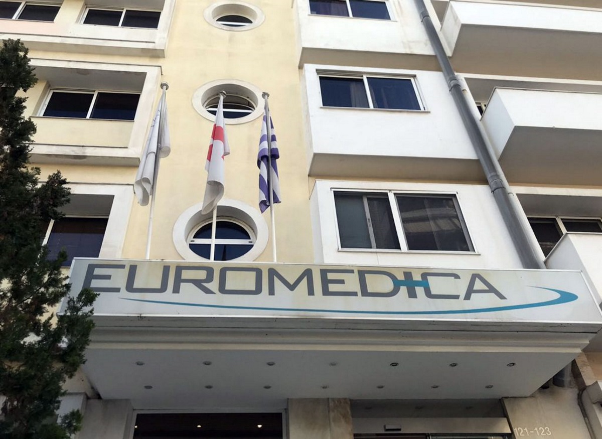 Euromedica: Δύο ασθενοφόρα στο ΕΚΑΒ – Ποιοι δικαιούνται δωρέαν εξετάσεις