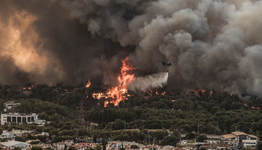 Πυρκαγιά στη Βαρυμπόμπη ©Eurokinissi, Λυδία Βεροπούλου