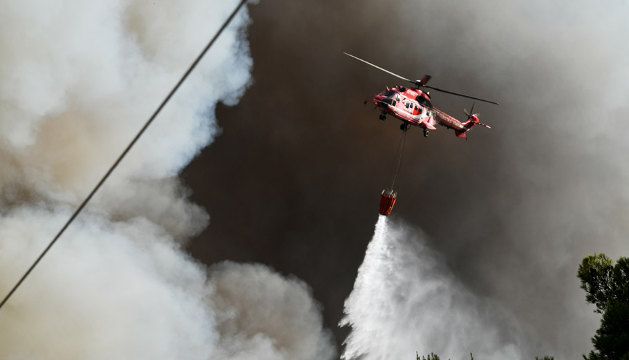 Αναζωπύρωση της πυρκαγιάς στην Βαρυμπόμπη, Πέμπτη 5 Αυγούστου 2021. Στιγμιότυπο από το Κρυονερι © EUROKINISSI