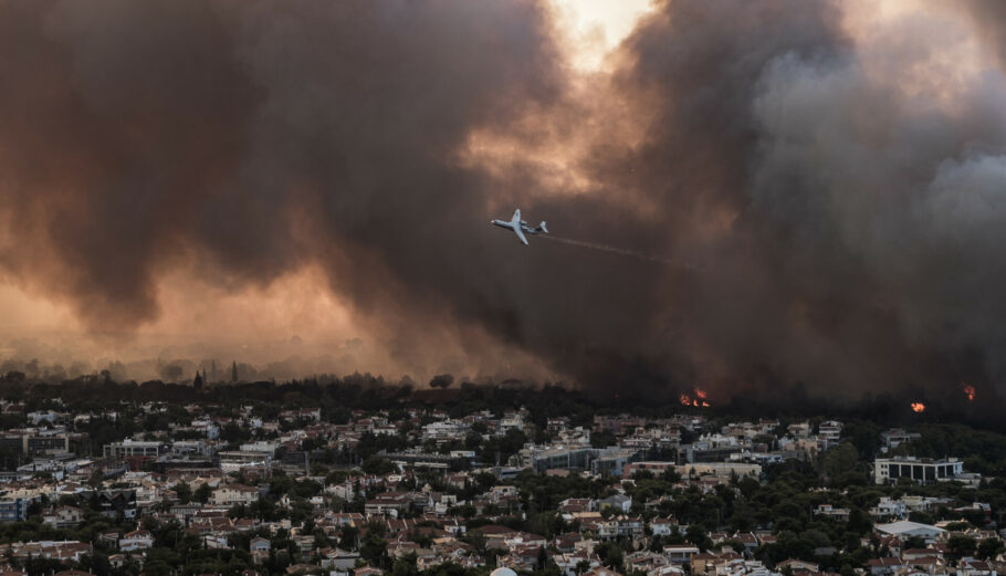 Κόλαση φωτιάς στη Βαρυμπόμπη © EUROKINISSI/ΛΥΔΙΑ ΒΕΡΟΠΟΥΛΟΥ
