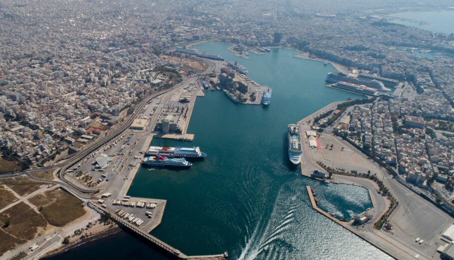 Το λιμάνι του Πειραιά από ψηλά © Eurokinissi