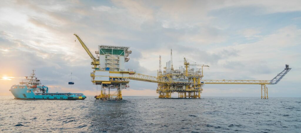 LNG: Κατά πόσο θα επηρεαστεί η βιομηχανία από το μπλόκο Μπάιντεν