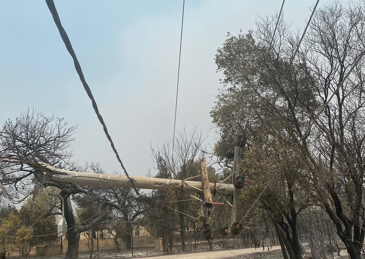 ΔΕΔΔΗΕ: Εντατικές εργασίες για την αποκατάσταση του δικτύου στη Βαρυμπόμπη
