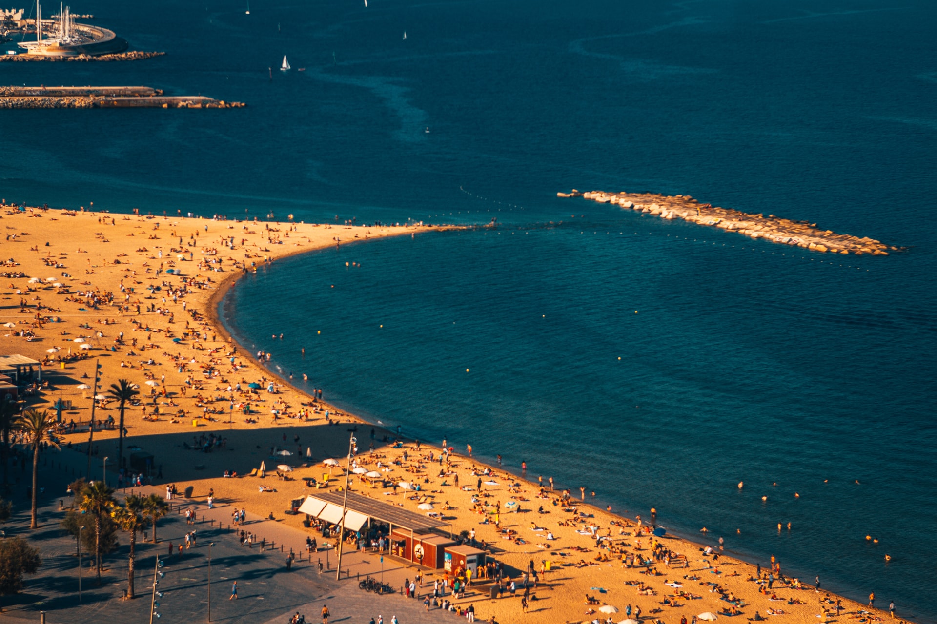 Παραλία στην Ισπανία ©Unsplash