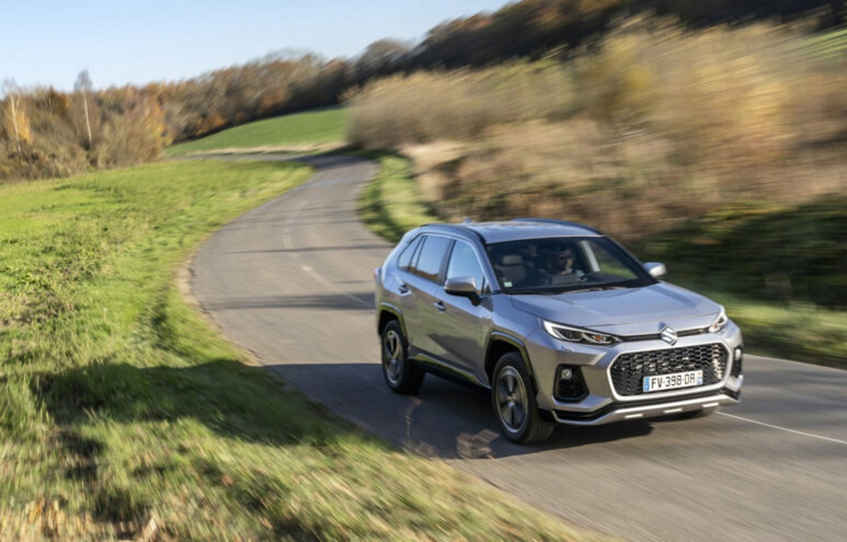 Ήρθε στην Ελλάδα το υβριδικό SUV Suzuki Across – Δείτε τιμές
