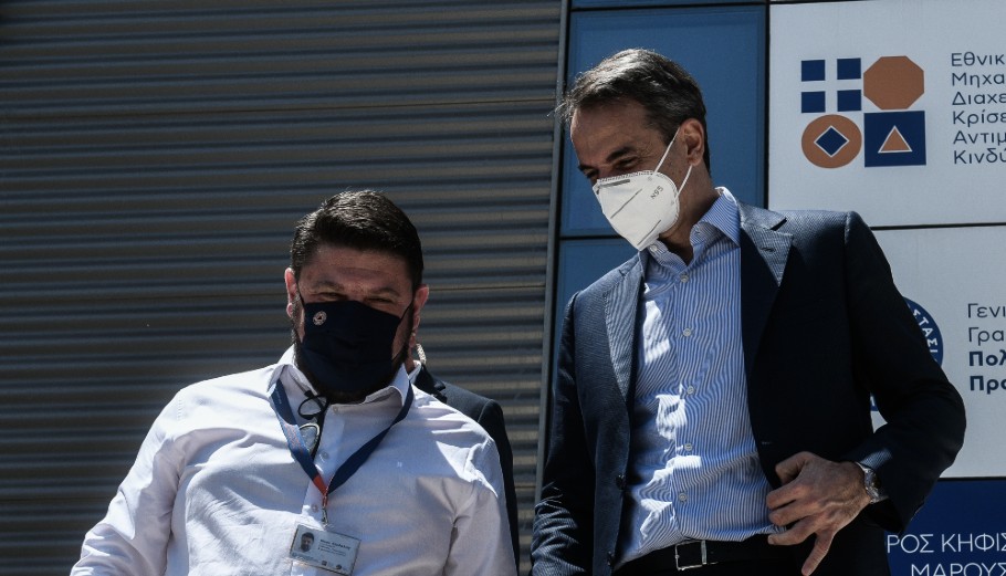 Φωτιά στη Βαρυμπόμπη: Στο Κρυονέρι Μητσοτάκης – Χαρδαλιάς