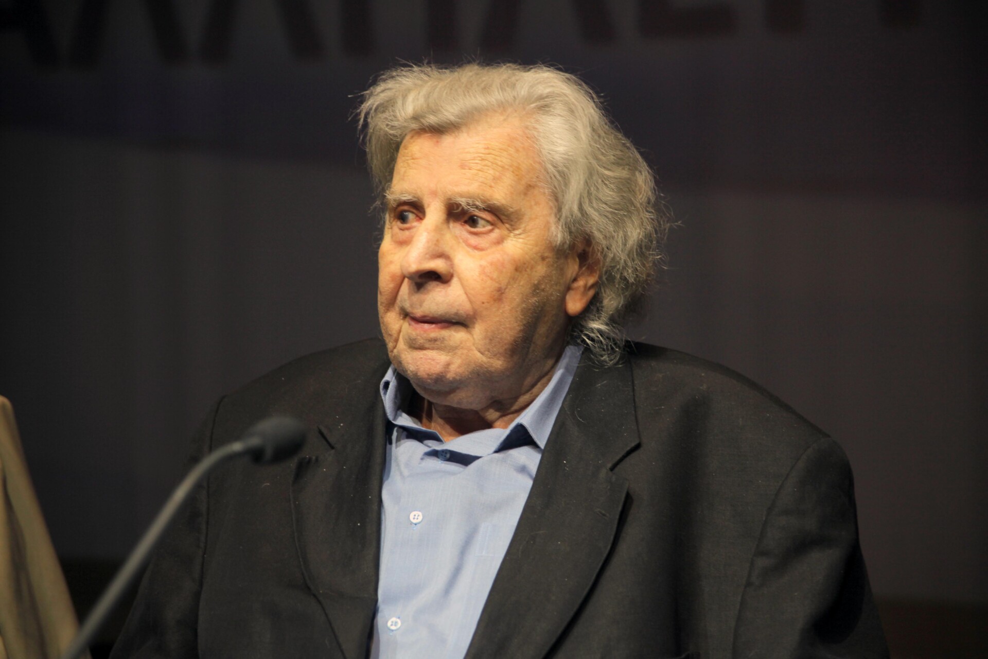 Μίκης Θεοδωράκης: Έκτακτο Δημοτικό Συμβούλιο – Πρόταση για προτομή