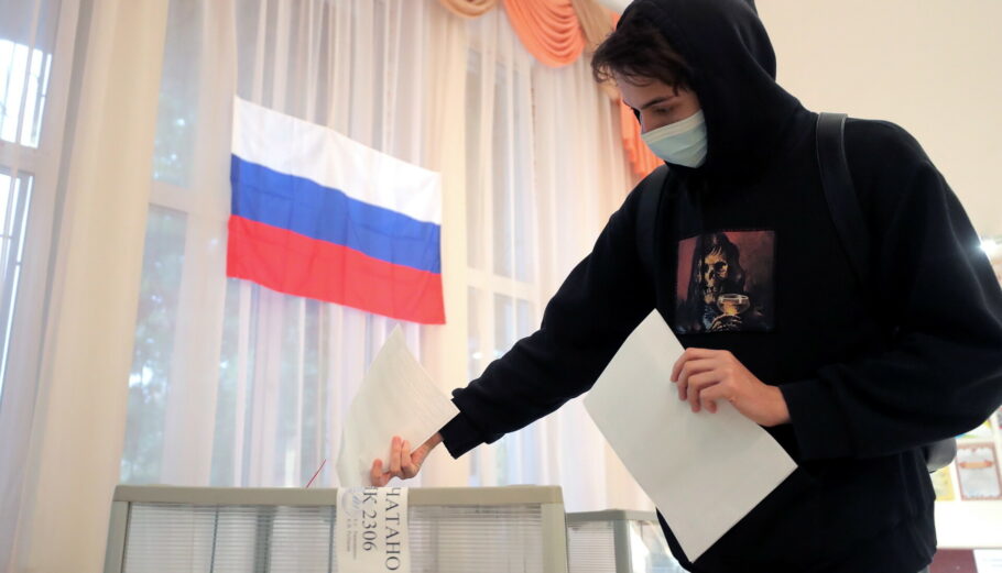 Εκλογές στη Ρωσία © EPA/MAXIM SHIPENKOV