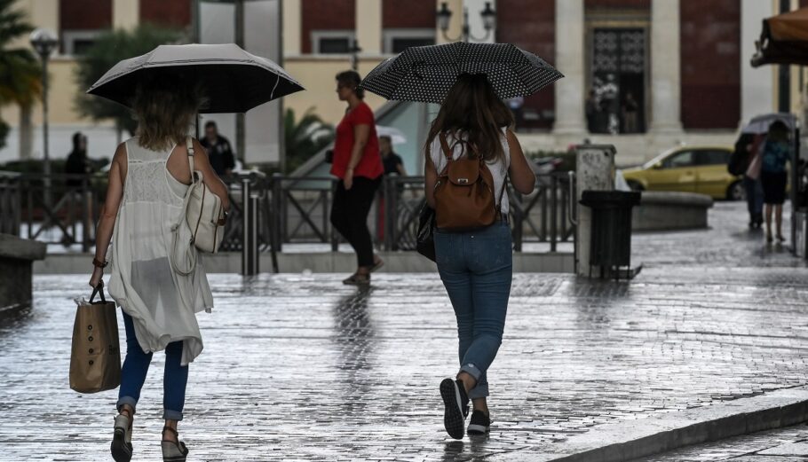 Βροχές στο κέντρο της Αθήνας ©Eurokinissi