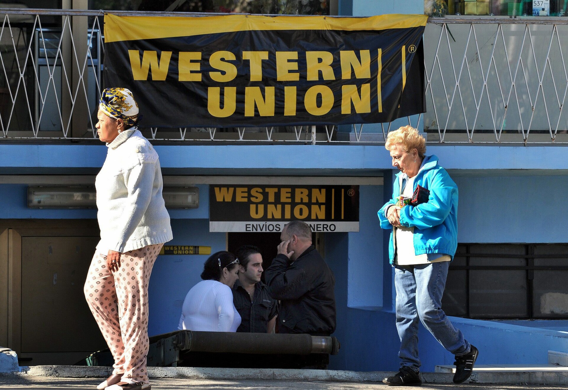 ΗΠΑ: Η Western Union επαναφέρει τις δραστηριότητές της στο Αφγανιστάν