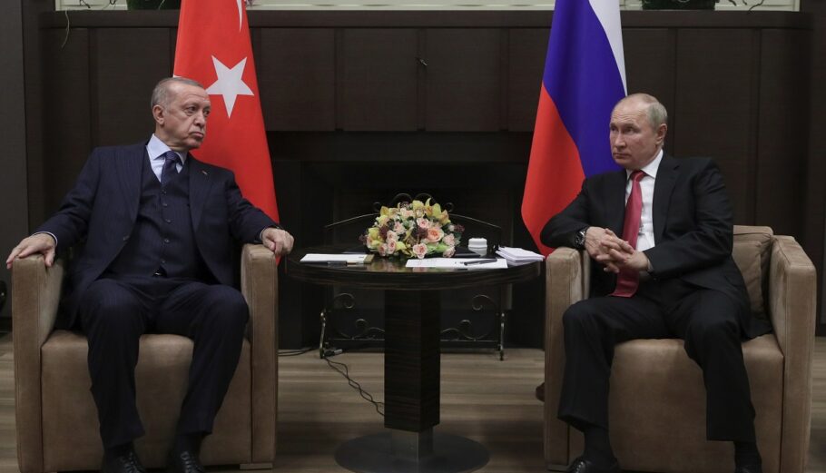 Ο Ρετζέπ Ταγίπ Ερντογάν και ο Βλαντιμίρ Πούτιν © EPA/VLADIMIR SMIRNOV/ SPUTNIK / KREMLIN POOL MANDATORY CREDIT