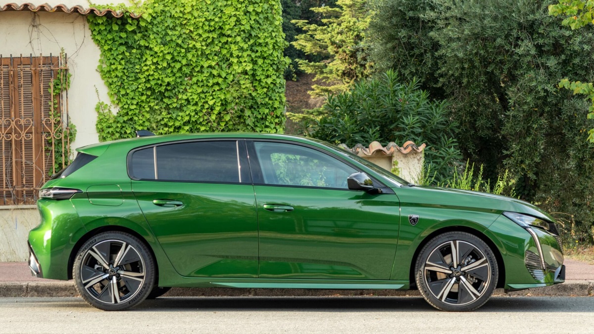 Η Peugeot συνεχίζει την επίθεσή της με το νέο 308