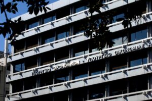 Ελαφρύνσεις φορολογικών βαρών για μισθωτούς, ελεύθερους επαγγελματίες νέες μητέρες: Οι 4 παρεμβάσεις της κυβέρνησης