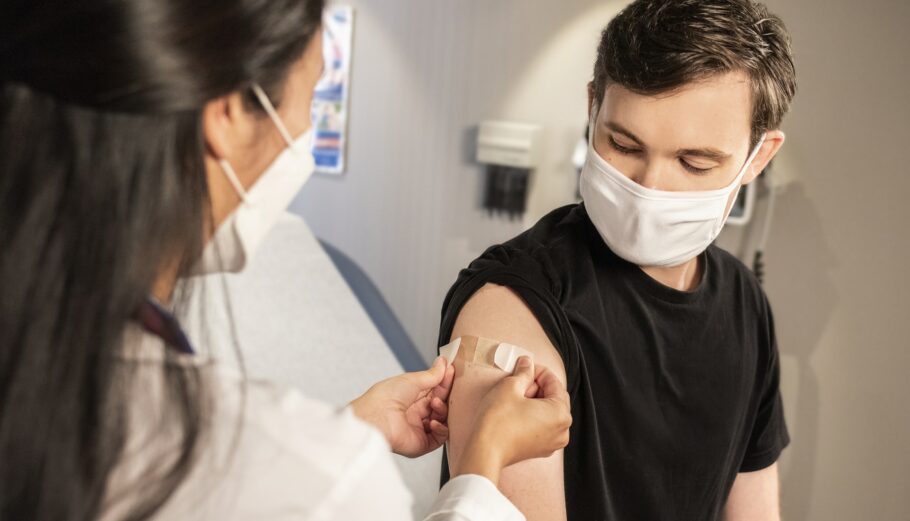 Εμβολιασμός εφήβων κατά της Covid-19 ©Unsplash