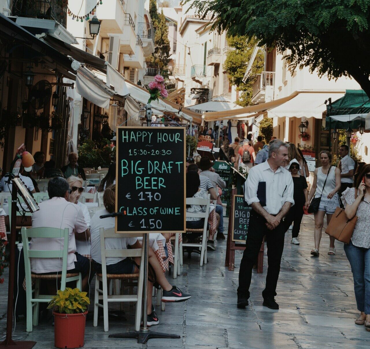 Καφετέριες στο κέντρο της Αθήνας ©Unsplash