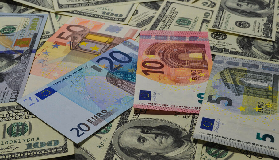 Ευρώ - Δολάρια © 123rf