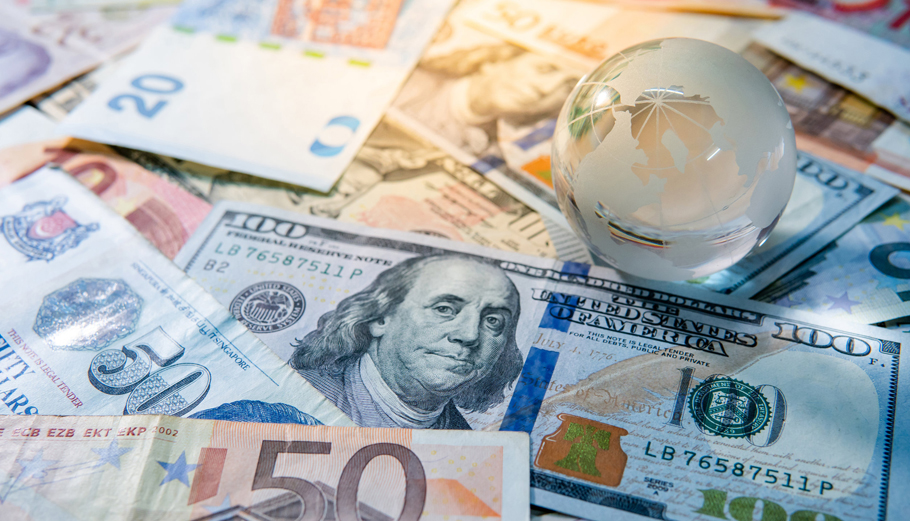 Συνάλλαγμα: Το ευρώ ενισχύεται κατά 0,07%, στα 1,0561 δολάρια