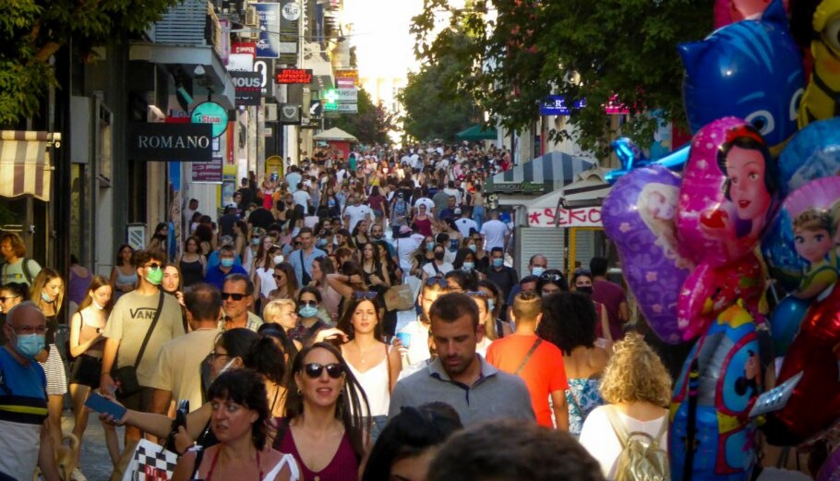Βατόπουλος: Μπορεί να χρειαστούν νέα μέτρα – Ανεξέλεγκτη η πανδημία