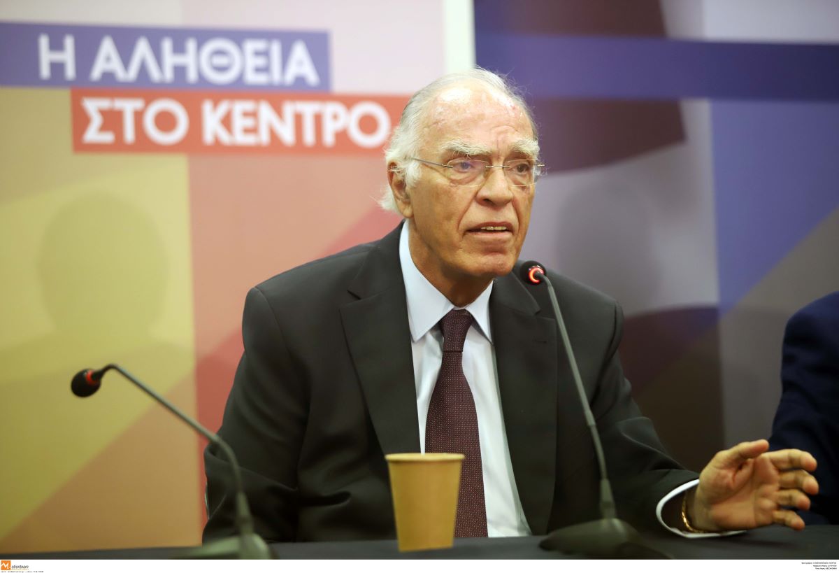 Βασίλης Λεβέντης: Σε κρίσιμη κατάσταση με κορονoϊό – Διασωληνώθηκε