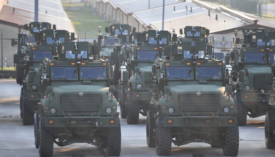 Στρατιωτική επιχείρηση του NATO ©EPA/PHILIPP GUELLAND