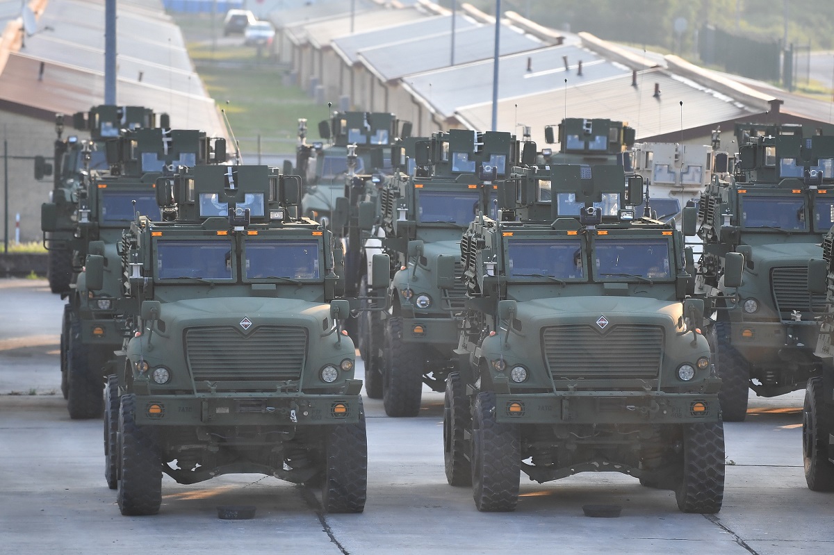 Στρατιωτική επιχείρηση του NATO ©EPA/PHILIPP GUELLAND