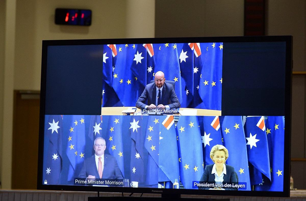 Aukus: Η ΕΕ αναβάλλει τη συμφωνία ελεύθερου εμπορίου με Αυστραλία
