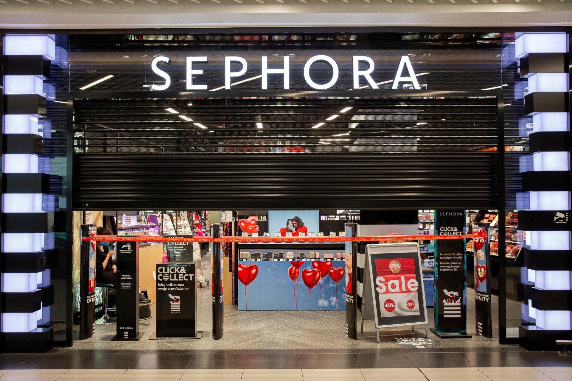 Κατάστημα Sephora © EPA/JERZY MUSZYNSKI