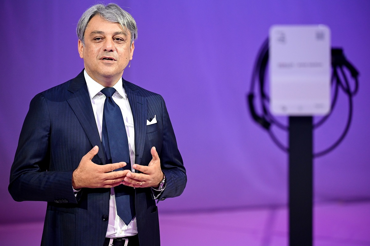 Λούκα ντε Μέο της Renault: Οι τιμές των αυτοκινήτων θα αυξηθούν κι άλλο