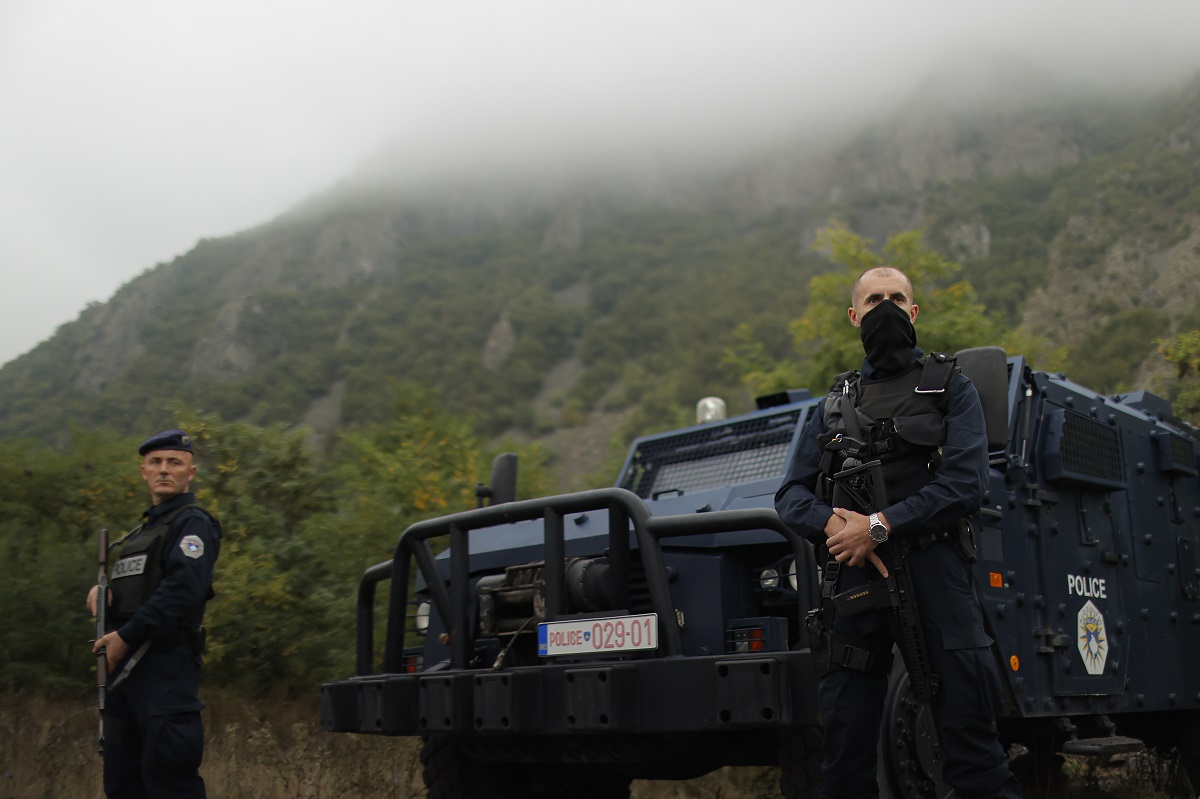 Σερβία: Παράταση της κράτησης τριών αστυνομικών από το Κόσοβο