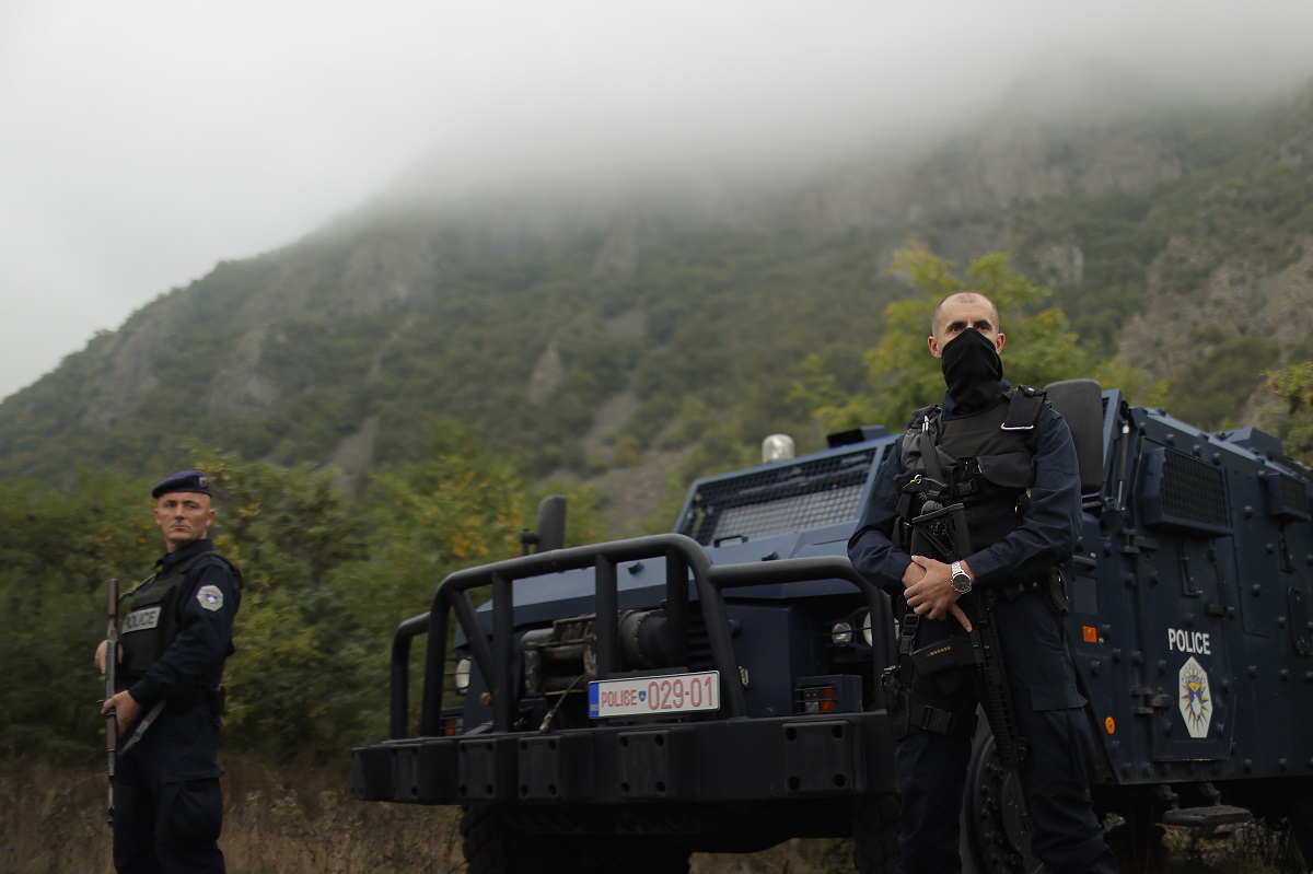 Αστυνομία του Κοσόβου στα σύνορα με τη Σερβία © EPA/VALDRIN XHEMAJ