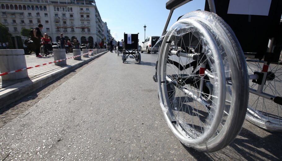 Αναπηρικό αμαξίδιο © Eurokinissi