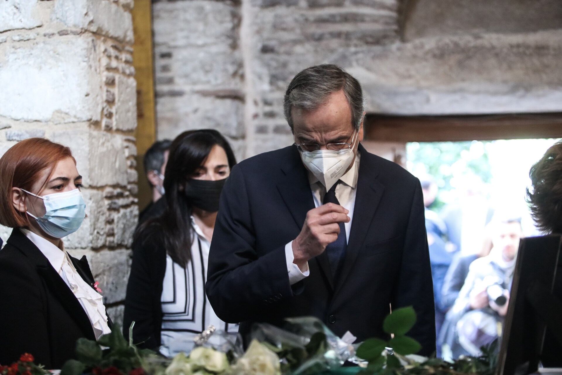 O πρώην πρωθυπουργός Αντώνης Σαμαράς στο λαϊκό προσκύνημα για τη Φώφη Γεννηματά © Eurokinissi