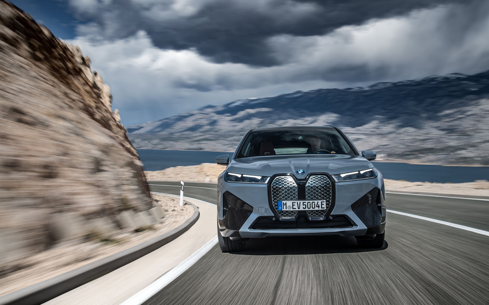 Οι ηλεκτρικές BMW iX και i4 στην Ελλάδα