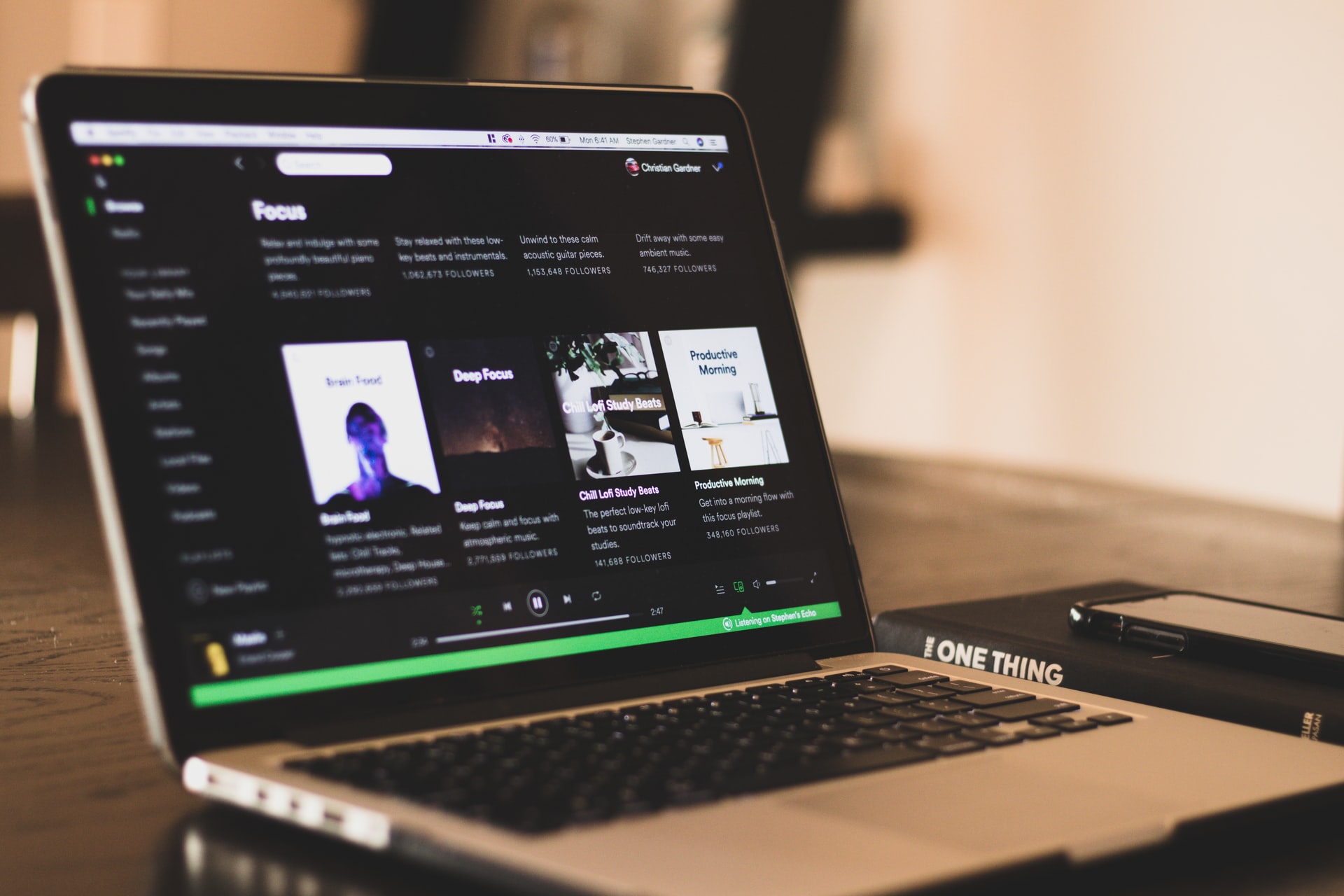 Spotify: Βάζει προειδοποιήσεις σε podcast με αναφορές στην Covid-19