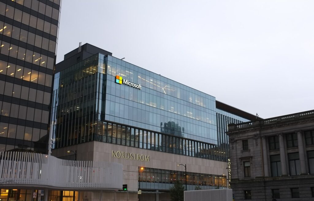 Συνεργασία EY-Microsoft για προώθηση της απανθρακοποίησης